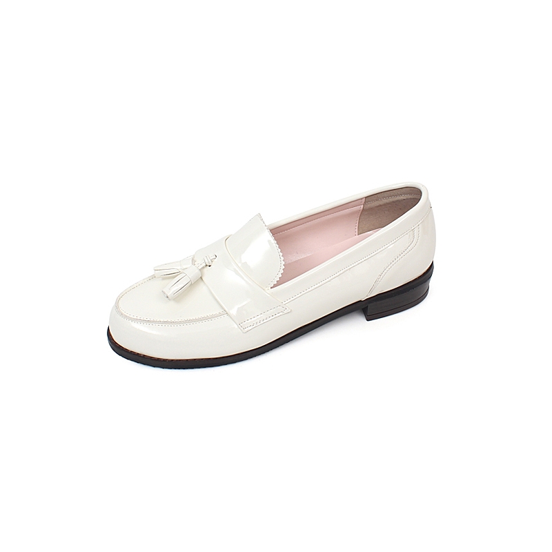 white tassel shoes