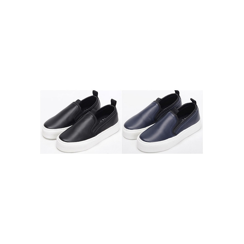 Women's synthetic leather round toe rubber sole slip-on sneakers black
