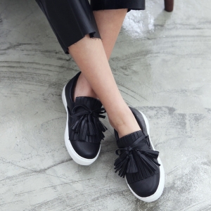 https://what-is-fashion.com/4389-34181-thickbox/women-s-synthetic-leather-round-toe-fringe-ribbon-side-elastic-slip-on-loafers.jpg