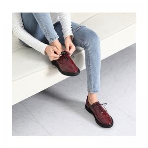 https://what-is-fashion.com/4416-34370-thickbox/women-s-synthetic-leather-round-toe-wing-tip-lace-up-oxfords-espadrille-flats-black-red.jpg