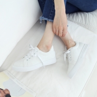 Women's synthetic fabric round toe lace ups sneakers white