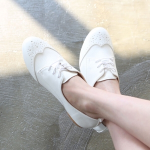 https://what-is-fashion.com/5527-42841-thickbox/womens-chic-white-punching-wing-tip-lace-up-oxford-hidden-insole-elevator-shoes.jpg