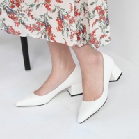Women's White Pointed Toe Chunky Med Heel Pumps