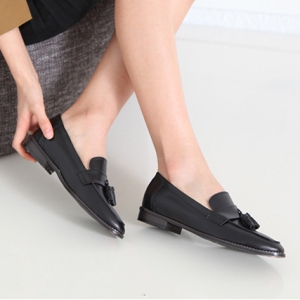 Black cow leather tassel loafer shoes