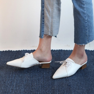 https://what-is-fashion.com/5902-45662-thickbox/women-s-white-pointed-toe-lace-up-comfort-block-heel-oxford-slide-mule-shoes.jpg