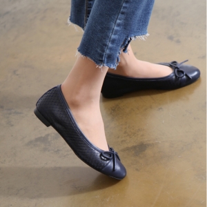 https://what-is-fashion.com/5926-45882-thickbox/women-s-hand-made-navy-scale-leather-ballet-flat-shoes.jpg