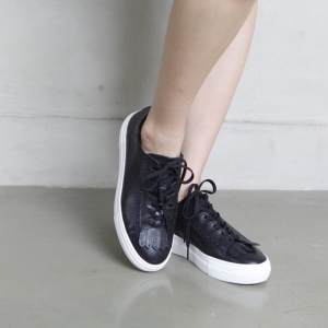 Women's Round Toe Fringe & Punching Thick Platform Lace Up Black Leather Low Top Fashion﻿ Sneakers