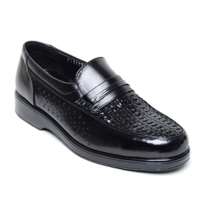 https://what-is-fashion.com/6167-47583-thickbox/men-s-apron-toe-side-punching-summer-mesh-black-leather-loafers-comfortable-slip-on-shoes.jpg