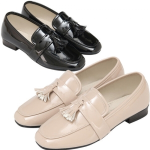 https://what-is-fashion.com/6362-48994-thickbox/women-s-square-apron-toe-tassel-decoration-beige-black-loafers-shoes.jpg
